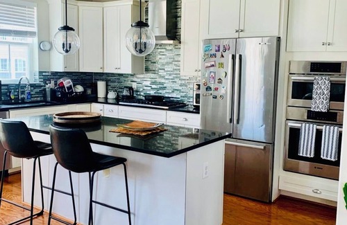 Clarksburg Casa | 3-bedroom townhome in charming Clarksburg in calm neighborhood.45 mn to DC