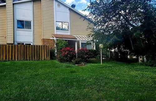 Germantown Casa | 3-bedroom townhome in delightful Germantown with WiFi, AC, Heat, free parking