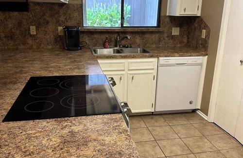 Huntsville Casa | 3-bedroom townhome in charming Huntsville with AC, WiFi. minutes from SHSU