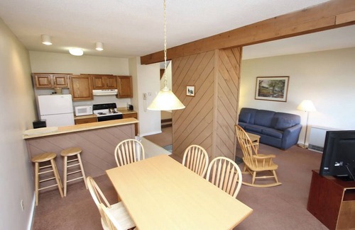 Plymouth Casa | 3-bedroom townhome in wonderful Ashland, NH with WiFi, AC