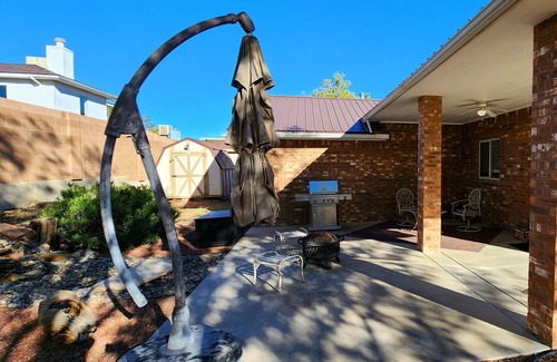 Westgate Heights Casa | 3-bedroom vacation home 21 minutes from Balloon Fiesta Park