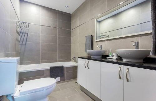 Luz Casa | 3 bedroom villa, 10min walk to shops, bars & beach