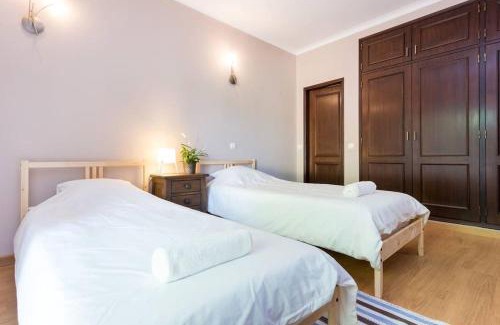 Luz Casa | 3 bedroom villa, 10min walk to shops, bars & beach