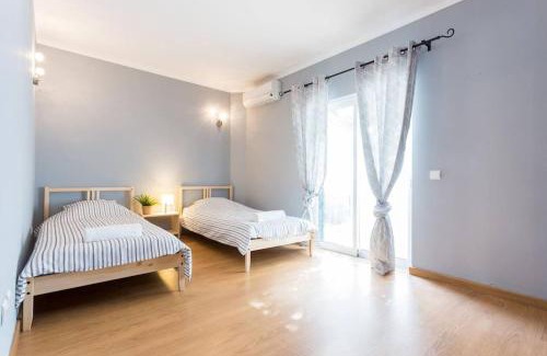 Luz Casa | 3 bedroom villa, 10min walk to shops, bars & beach