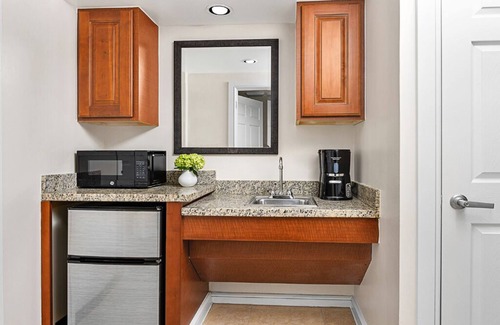 Williamsburg Complejo | 3 Bedroom Villa, Sleeps 12, Kitchen, Theme Parks, Golf, Marriott Grande Vista!!