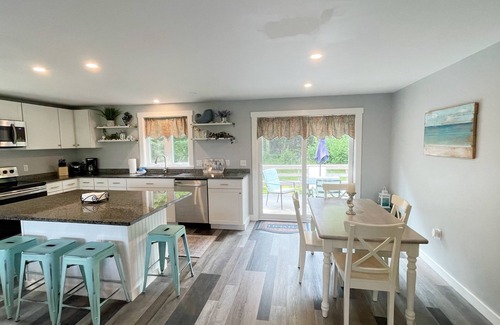 Owls Head Casa | 3 bedroom, walk to beach!
