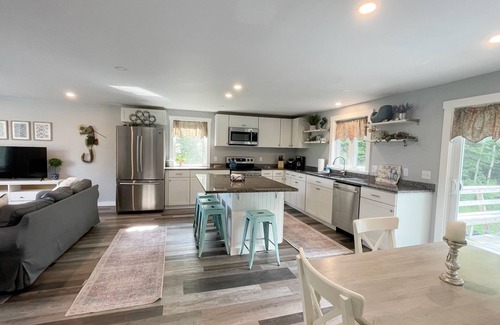 Owls Head Casa | 3 bedroom, walk to beach!