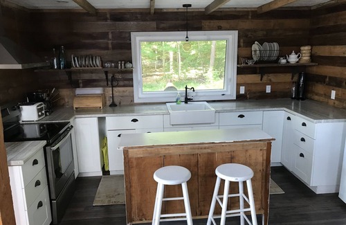 Muskoka Lakes Cabaña | 3 bedroom waterfront cottage in the heart of Lake Muskoka