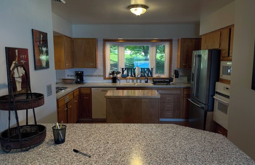 Geneva Casa | 3-bedroom waterfront home in fabulous Geneva with AC, WiFi. Enjoy your stay