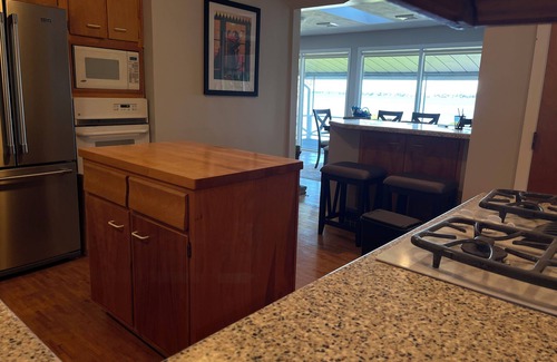 Geneva Casa | 3-bedroom waterfront home in fabulous Geneva with AC, WiFi. Enjoy your stay