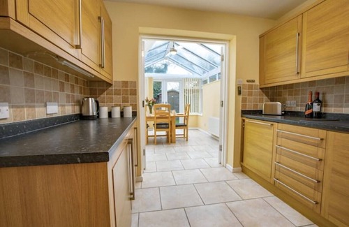 Shrewsbury Casa | 3 Bedroomed Family Home, 15 Minutes Walk to Town