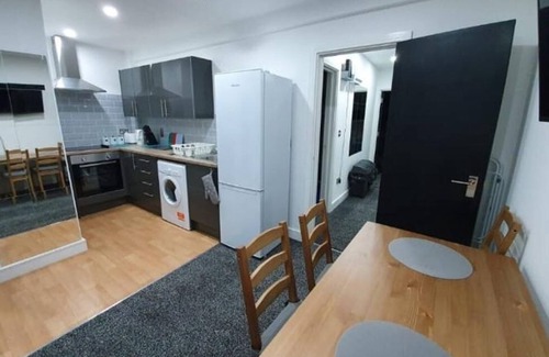 Roath Apartamento | 3 Bedrooms Apartments Near Town Center