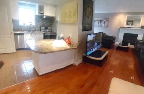Brampton Casa | 3 Bedrooms upstairs (Whole house without basement)