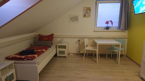 Oberlungwitz Casa | 3-Bettzimmer mit Gemeinschaftsküche und je 2 Duschräumen und 2 Toiletten