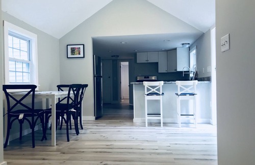 Northwest Harwich Casa | 3 dormitorios 1. 5 baños Casa recientemente renovada en el sendero para bicicletas y cerca de las playas