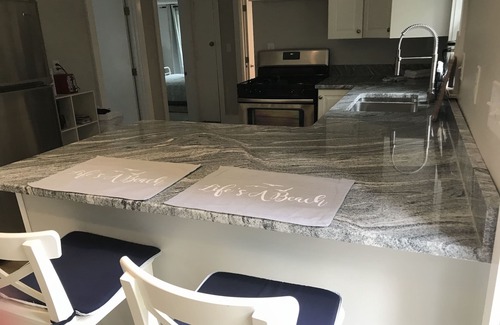 Northwest Harwich Casa | 3 dormitorios 1. 5 baños Casa recientemente renovada en el sendero para bicicletas y cerca de las playas