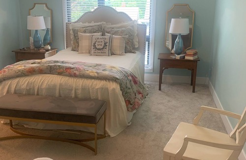 South Bend Casa | 3 BR/3BA NewTownhouse 1.5 miles from campus, walk to downtown restaurants.