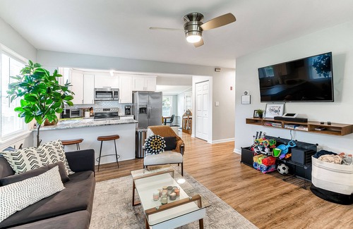 Cottage Line Casa | 3 BR Beach Bungalow Minutes to the Beach! Dogs Allowed!