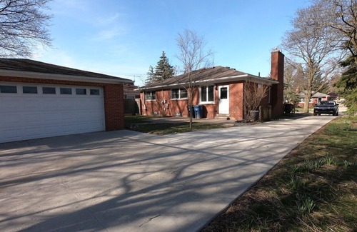 Dicken Casa | 3-BR Limpio, cómodo, a pie de Big House y más