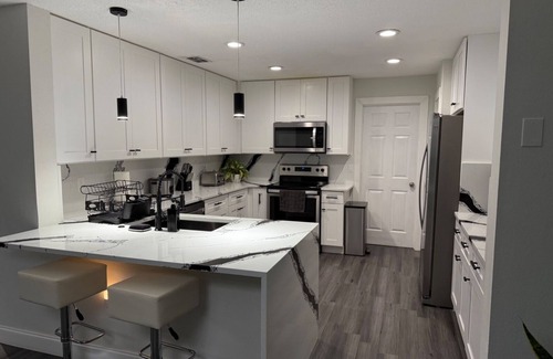 Orlando Casa | 3-br contemporary getaway with independent office space, in delightful Orlando.