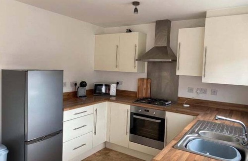 Newport Casa | 3 BR | Free Parking | Garden