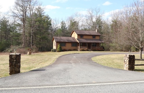 Glade Valley Casa | 3 BR Glade Valley Home cerca de los campos de golf y Blue Ridge Parkway.