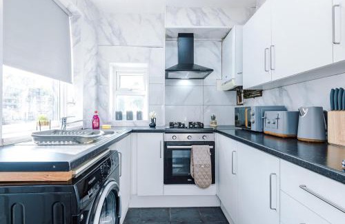 Sheffield Casa | 3 BR House By By Eason Stays Short Lets & Serviced Accommodation Sheffield With Pool Table & Free Parking