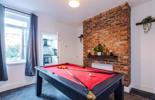 Sheffield Casa | 3 BR House By By Eason Stays Short Lets & Serviced Accommodation Sheffield With Pool Table & Free Parking