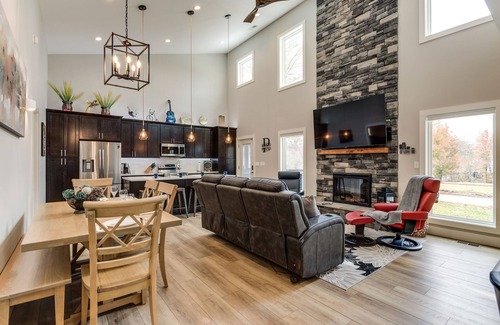 Tracy City Casa | 3-Br Luxury Home with Hot Tub & Arcade Games