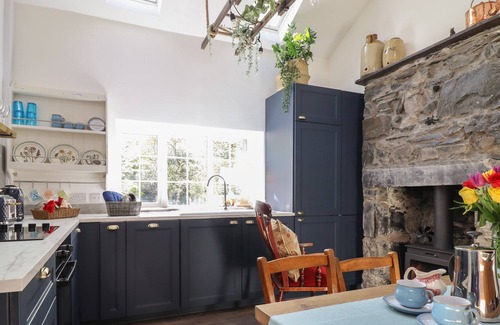 Llanberis Cabaña | 3 BRYNIAU GERDDI, pet friendly, with open fire in Llanberis