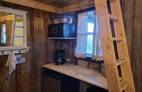 Bruno Cabina | 3 cabins on 2 acres - Great for groups - Minutes to Buffalo