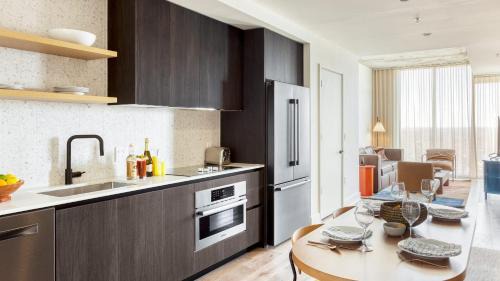 Rainey Street Historic District Casa | 3 Condos Brand New Austin High Rise w Rooftop Pool Gym Yoga Studio More