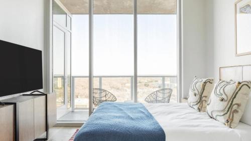 Rainey Street Historic District Casa | 3 Condos Brand New Austin High Rise w Rooftop Pool Gym Yoga Studio More