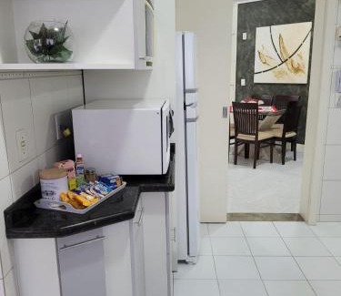 Andorinha Apartamento | 3 dorms com vista a 250 mts do mar no centro da Meia Praia Itapema