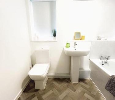 Skelmersdale Apartamento | 3 Double Bedrooms, Lancashire Townhouse, a base to explore