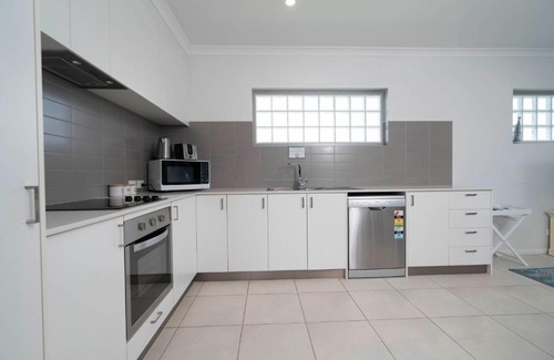 Cloverdale Apartamento | 3 Fresh Sparkling Fisher 2 bed 2 bath sleeps 5 Belmont/Cloverdale