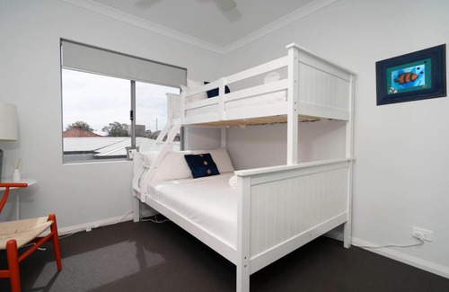 Cloverdale Apartamento | 3 Fresh Sparkling Fisher 2 bed 2 bath sleeps 5 Belmont/Cloverdale