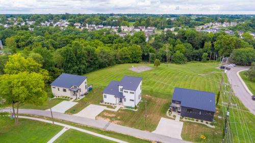 Dry Ridge Casa | 3 Homes, 3 Hot Tubs, 10BR, 10 Bath, Near Ark!