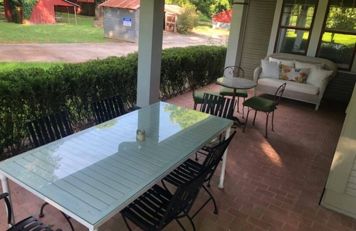 Prairie Lea Otro | 3 Houses 30 guests Country 14 acre Pecan Orchard