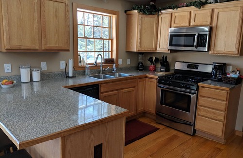 Thompsonville Casa | Casa ejecutiva de 3 niveles en el pueblo de Crystal Mountain Resort - ¡Nuevo en VRBO!
