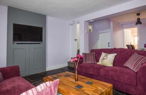 Grange-over-Sands Casa | 3 Low Dog Kennel