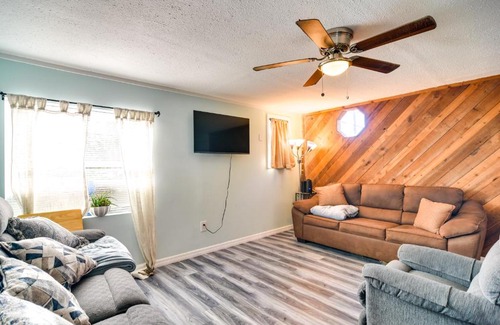 Seminole Apartamento | 3 Mi to Beach Remodeled Seminole Apt with Yard!