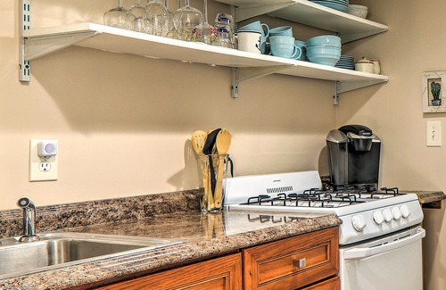 Bourne Apartamento | 3 Mi to Bourne Scenic Park: Quaint Cape Cod Apt