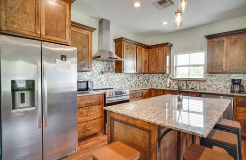 Prien Casa | Lake Charles Vacation Rental - 3 Mi to Casinos!