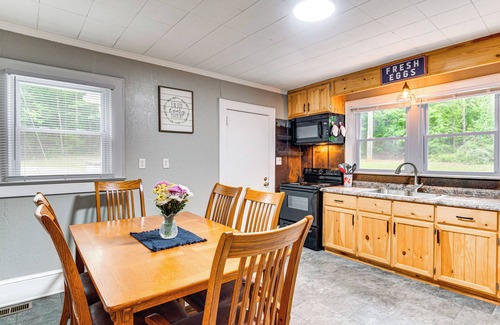 Forest City Casa | 3 Mi to Dtwn & Holiday Events! Forest City Retreat