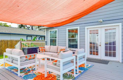 Denver Heights Casa | 3 Mi to Dtwn San Antonio Home with Deck and Casita!