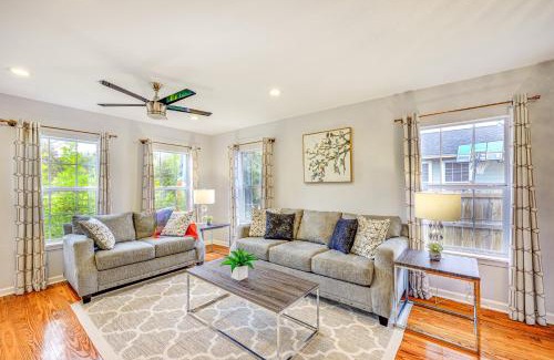 Denver Heights Casa | 3 Mi to Dtwn San Antonio Home with Deck and Casita!