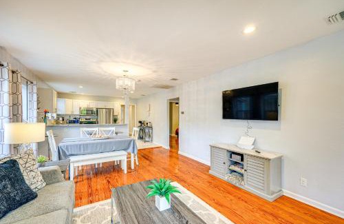 Denver Heights Casa | 3 Mi to Dtwn San Antonio Home with Deck and Casita!