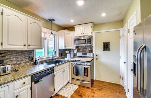 Fancher Casa | 3 Mi to Erie Canal: Home w/ Hot Tub in Holley!