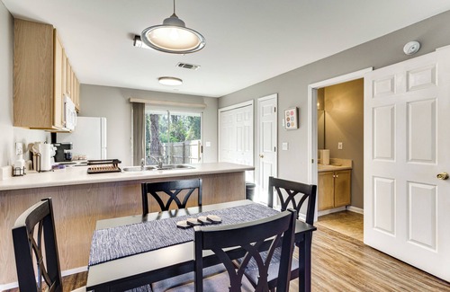 Lake Bradford -Cascade Lake Casa | 3 Mi to FSU: Townhome w/ Patio in Tallahassee!